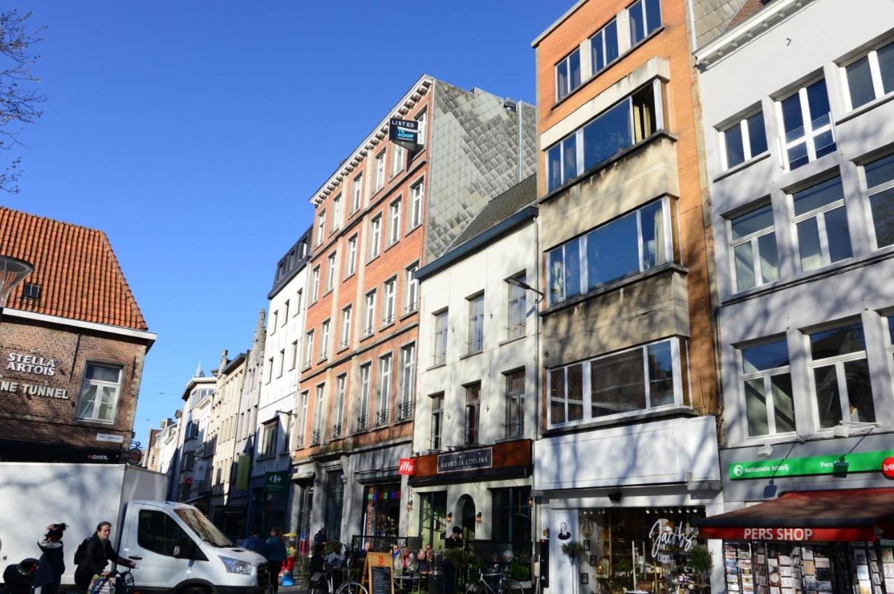 Downtown Spacious 2bdr 2 *